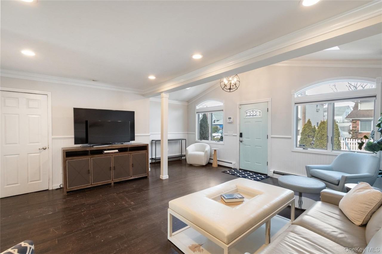 6 Charles Pl - Photo 3 of 16