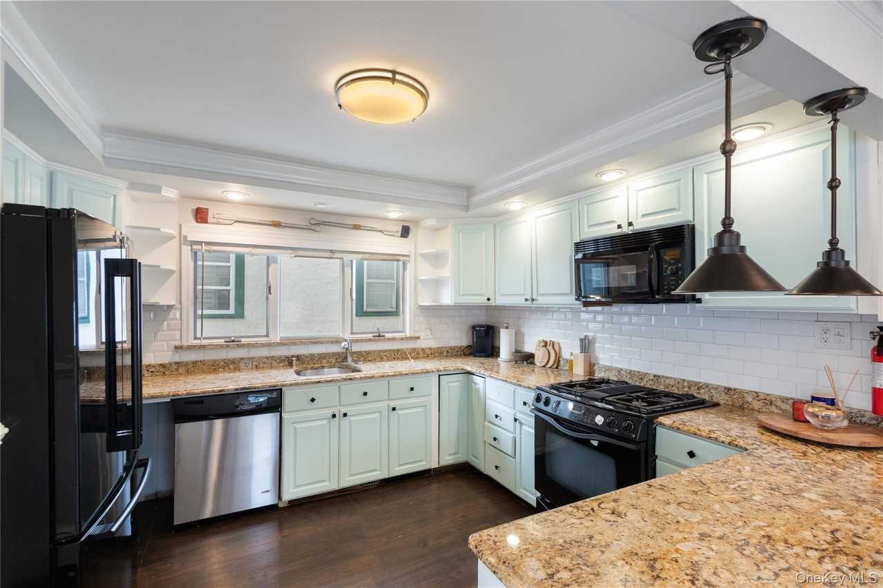 6 Charles Pl - Photo 5 of 16