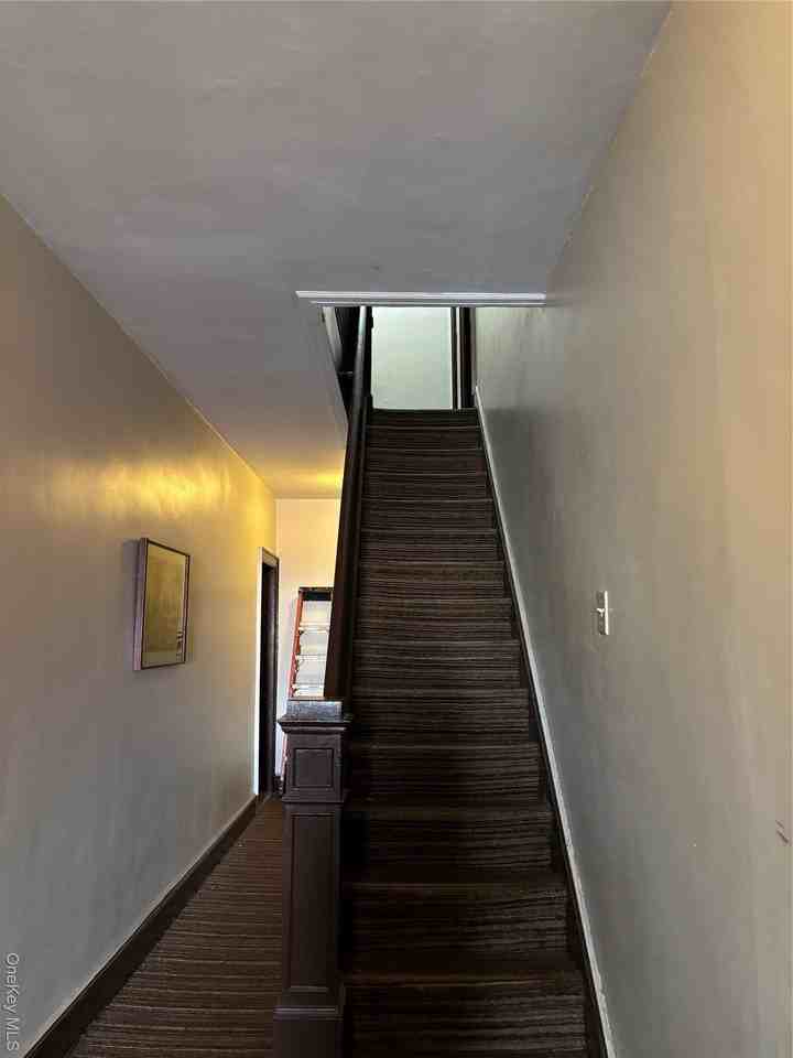 556 Broadway Apt 4 #4 - Photo 2 of 8