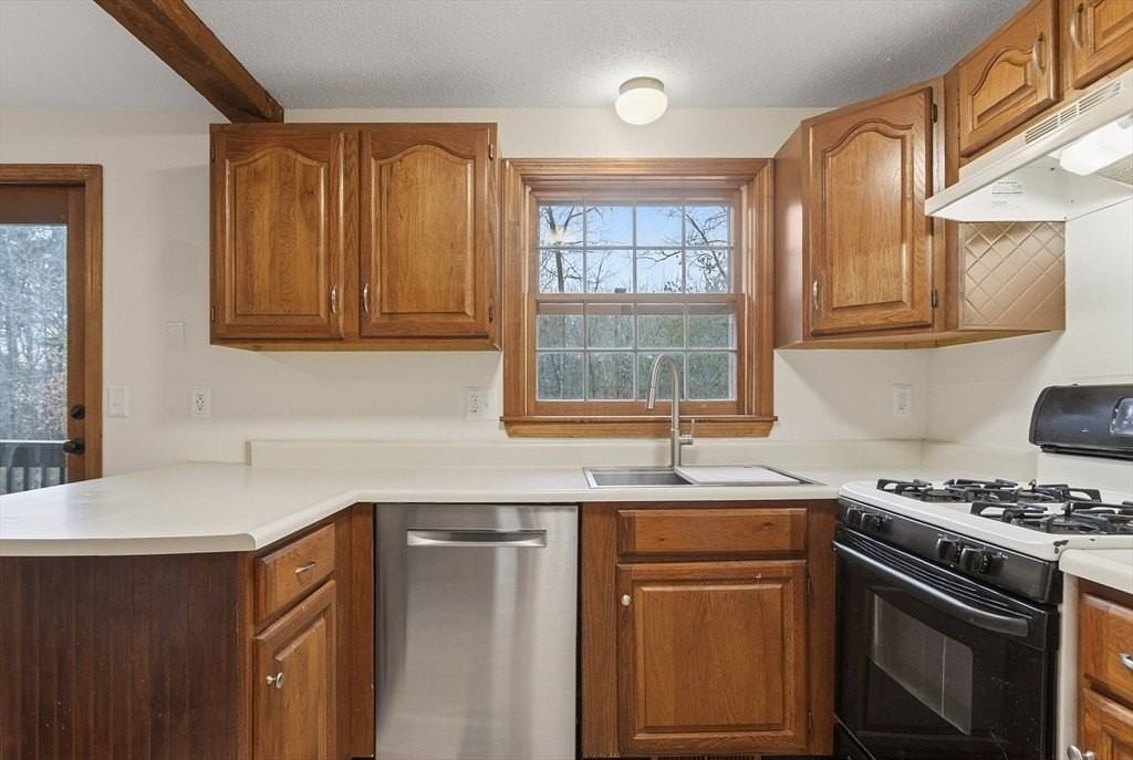 11 Scotty Hollow Dr unit: C #C - Photo 7 of 36