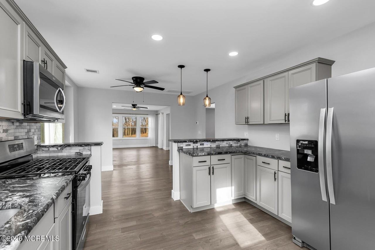 91 Locust Ave - Photo 6 of 25