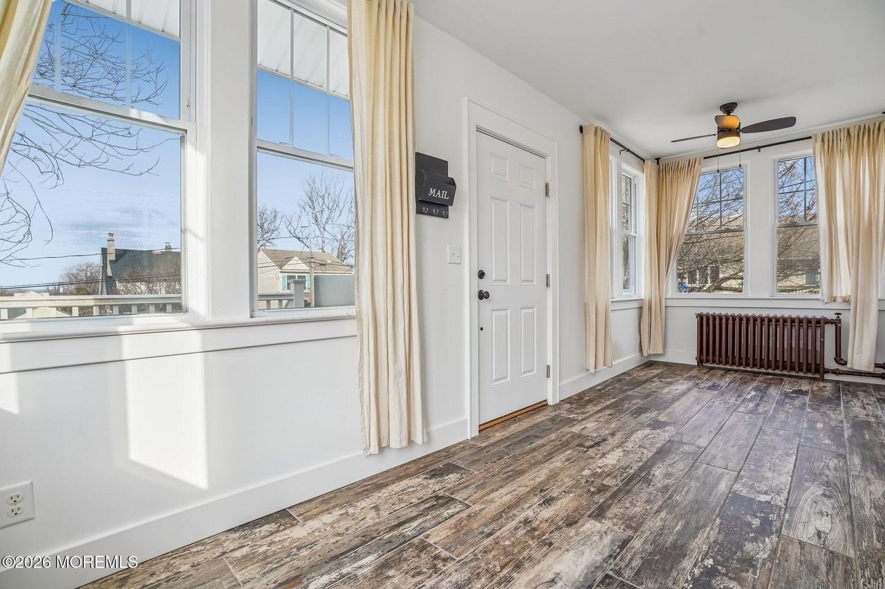 108 Burlington Ave - Photo 4 of 39