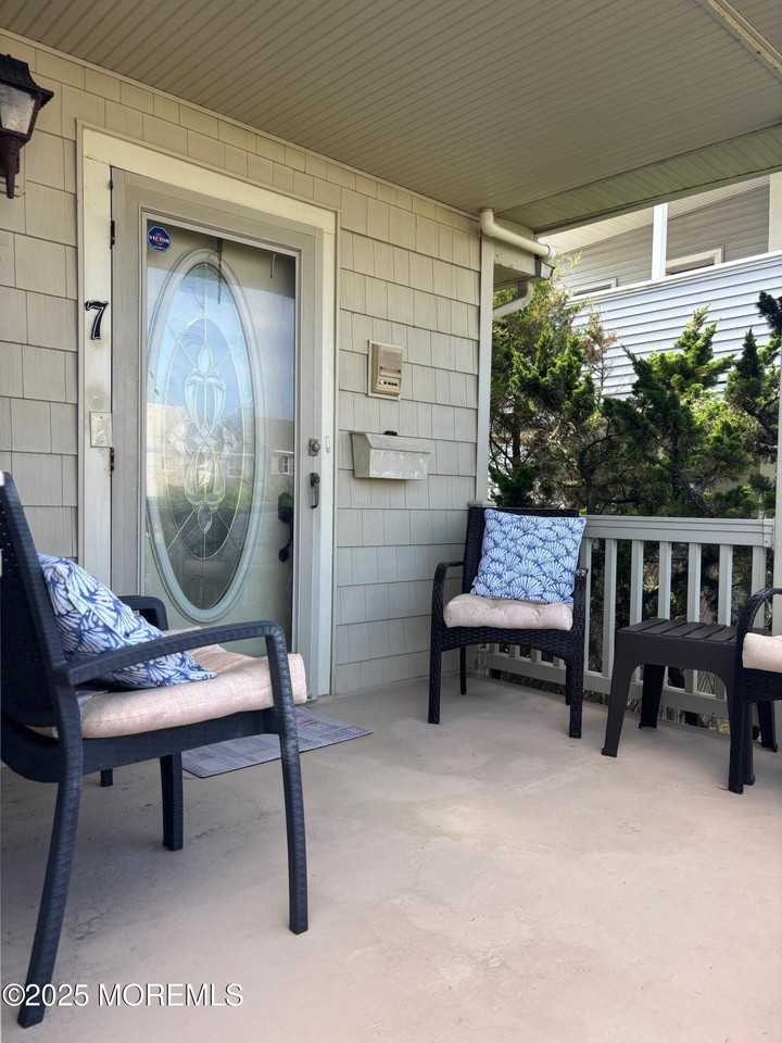 7 Lincoln Ave - Photo 2 of 23