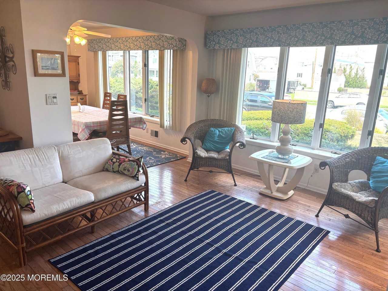 7 Lincoln Ave - Photo 4 of 23