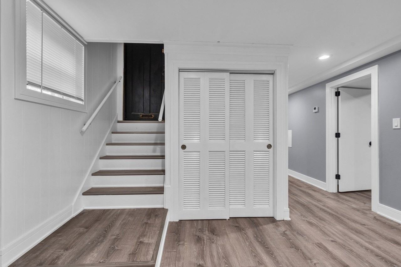 2424 W Hollywood Ave Apt 3 #3 - Photo 6 of 20