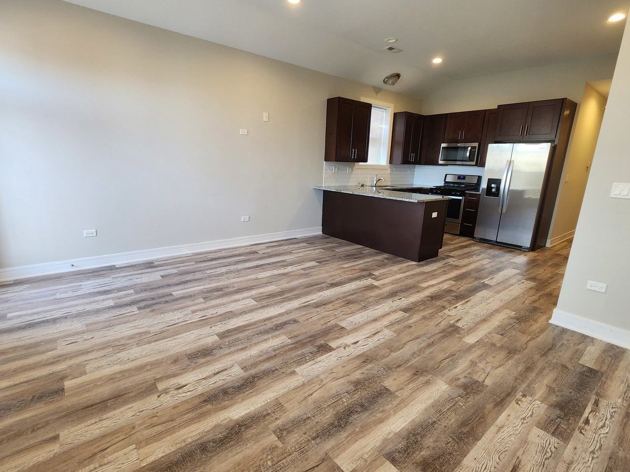 6337 S Ellis Ave Apt 3 #3 - Photo 2 of 14