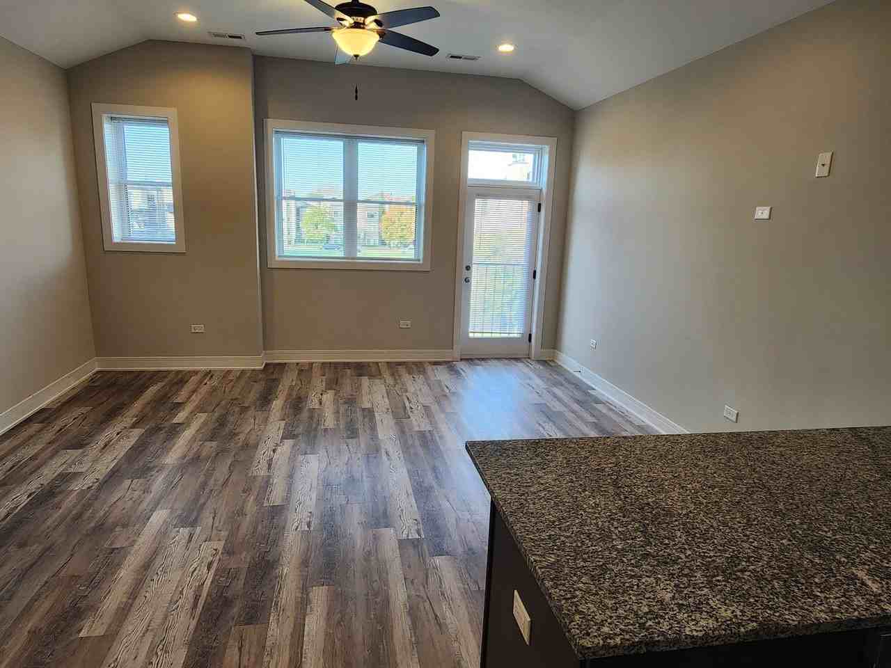 6337 S Ellis Ave Apt 3 #3 - Photo 4 of 14