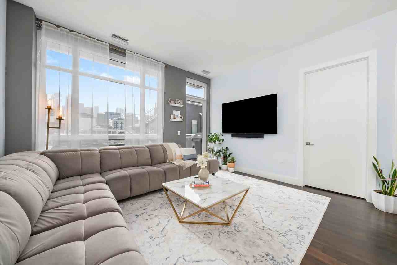 367 W Locust St Unit 304 #304 - Photo 5 of 16