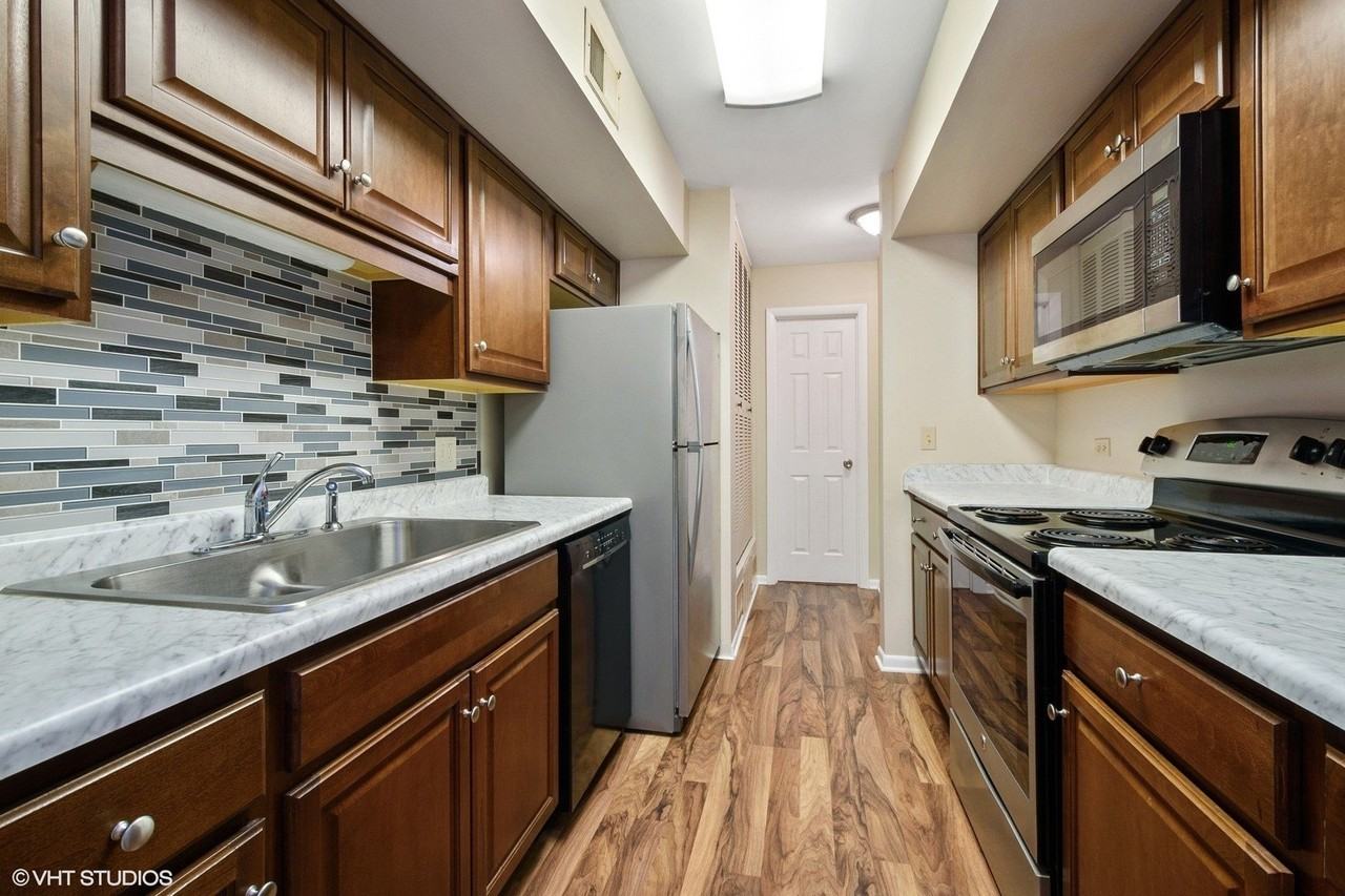 520 Shorely Dr Apt 201 #201 - Photo 5 of 12