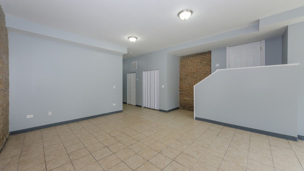 2211 E 69th St Unit G #G - Photo 3 of 9