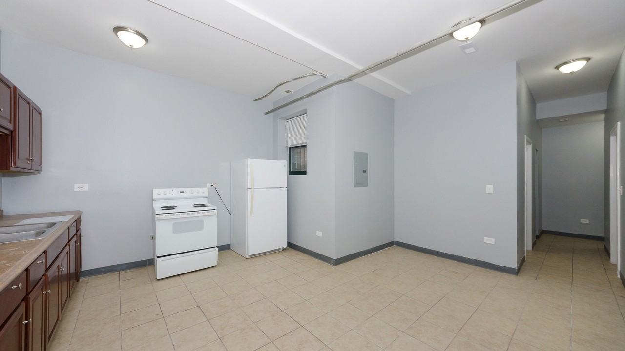 2211 E 69th St Unit G #G - Photo 6 of 9