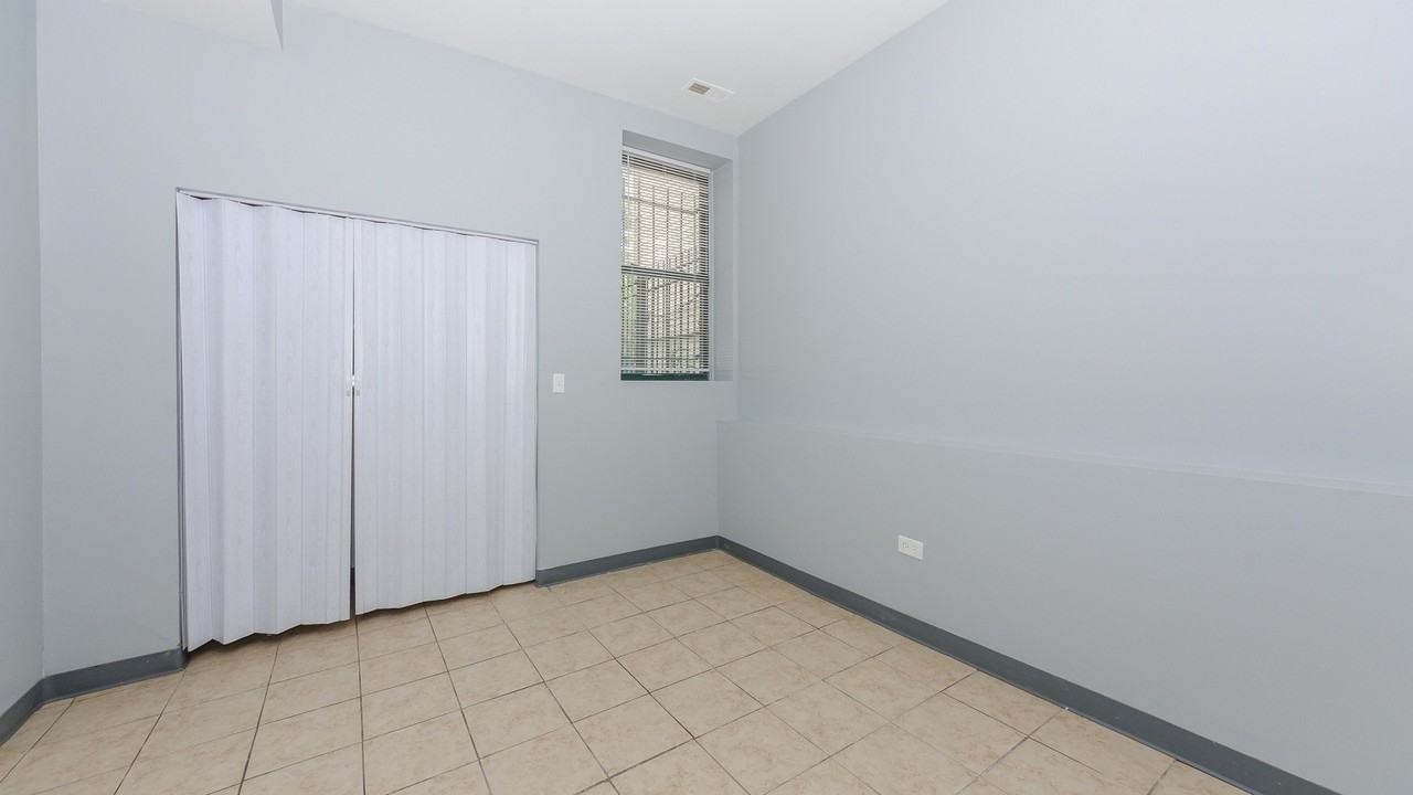 2211 E 69th St Unit G #G - Photo 7 of 9