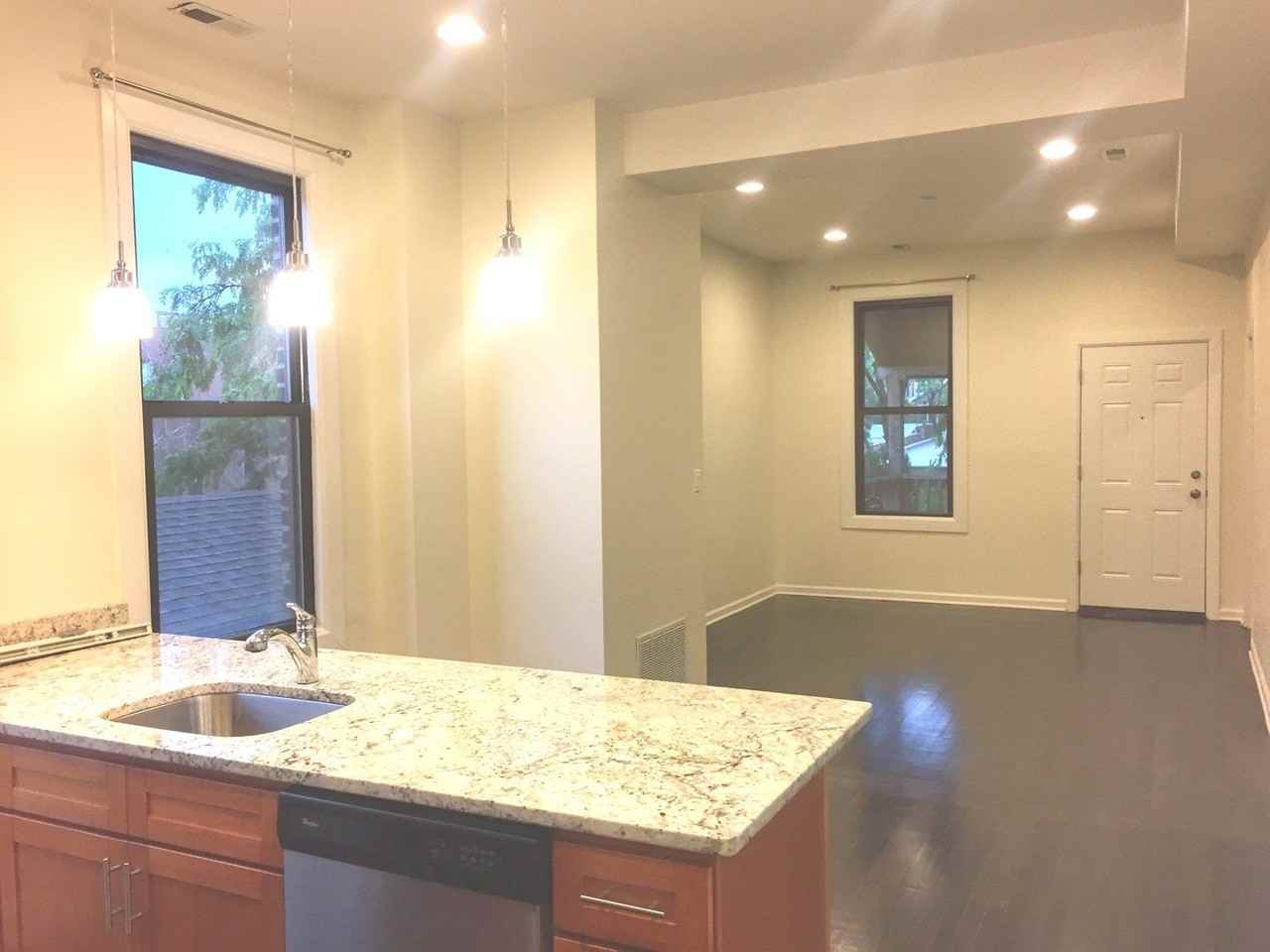 1421 W Huron St Apt 3r #3R - Photo 3 of 11