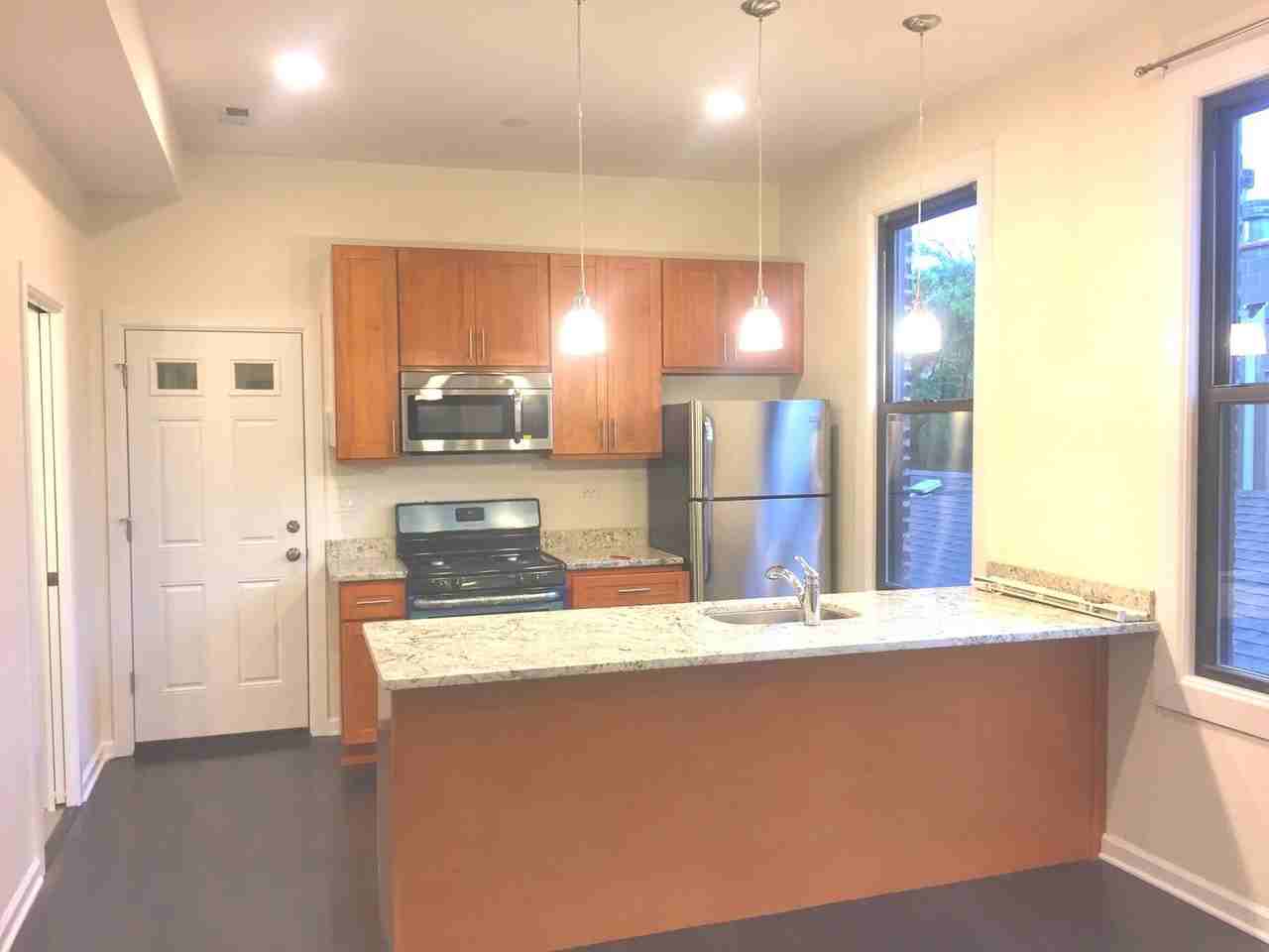 1421 W Huron St Apt 3r #3R - Photo 4 of 11