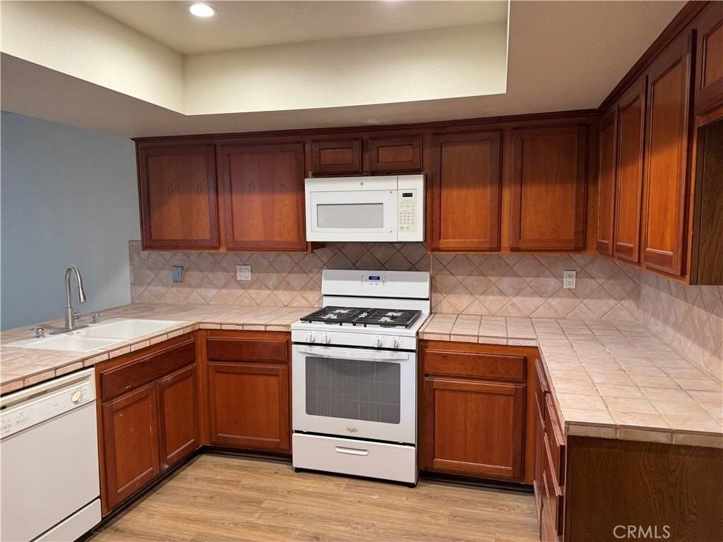 10022 Reseda Blvd #4 - Photo 5 of 19