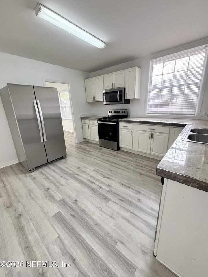 1588 Hamilton St - Photo 6 of 19