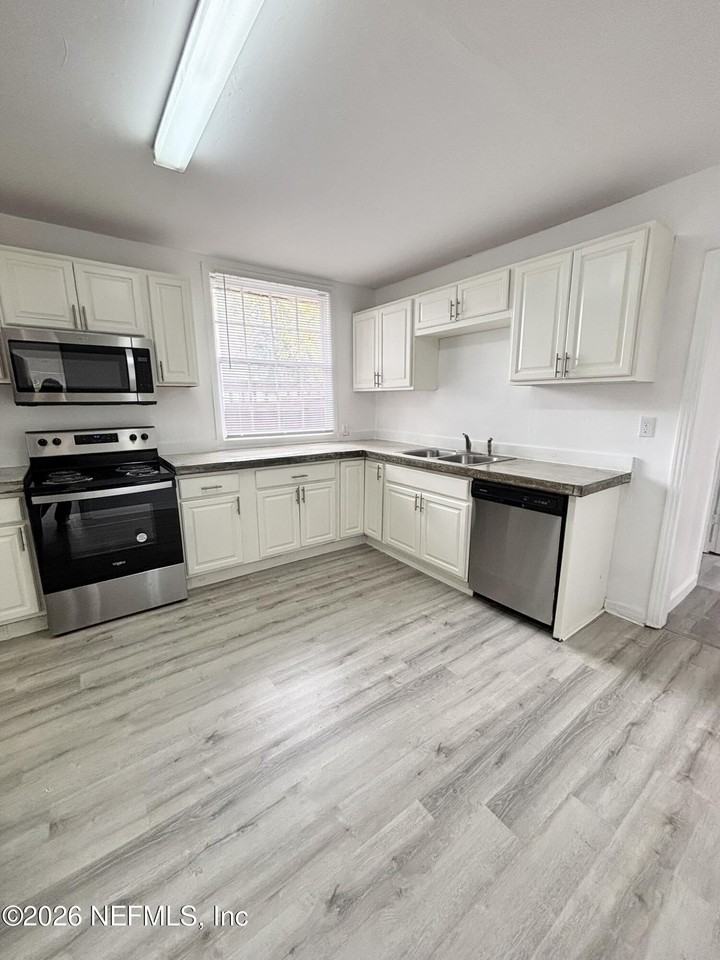 1588 Hamilton St - Photo 7 of 19