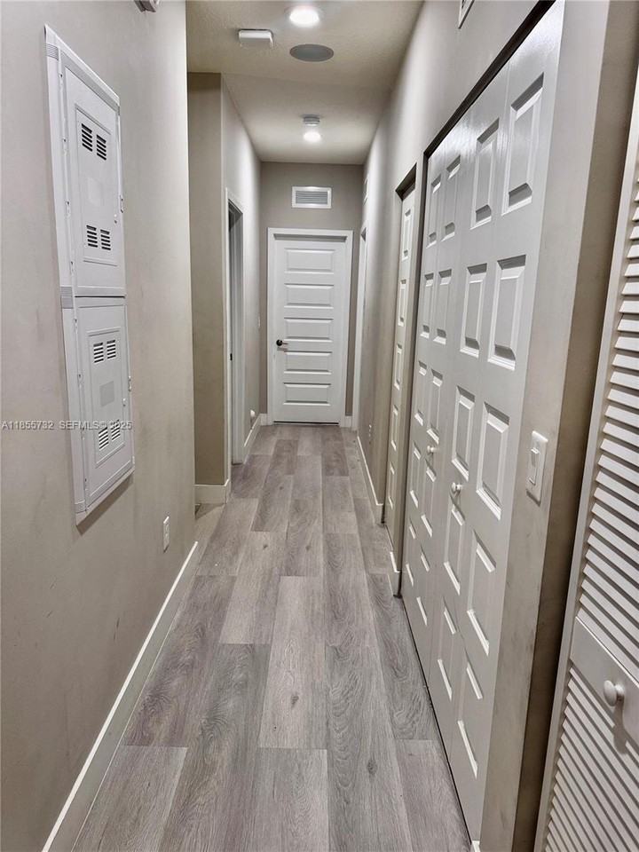 7924 Northwest 105th Avenue - Photo 6 of 20