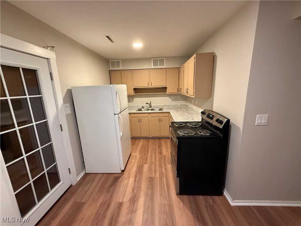 1720 Edgeworth Ave - Photo 5 of 13