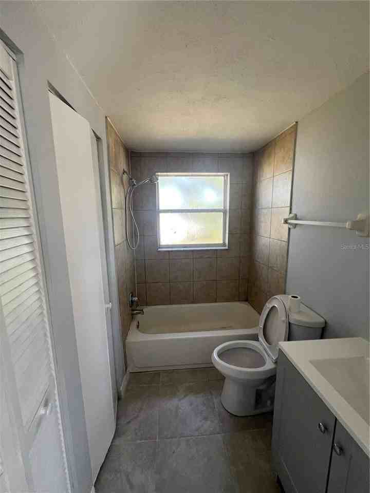 2717 25th St - Photo 5 of 9