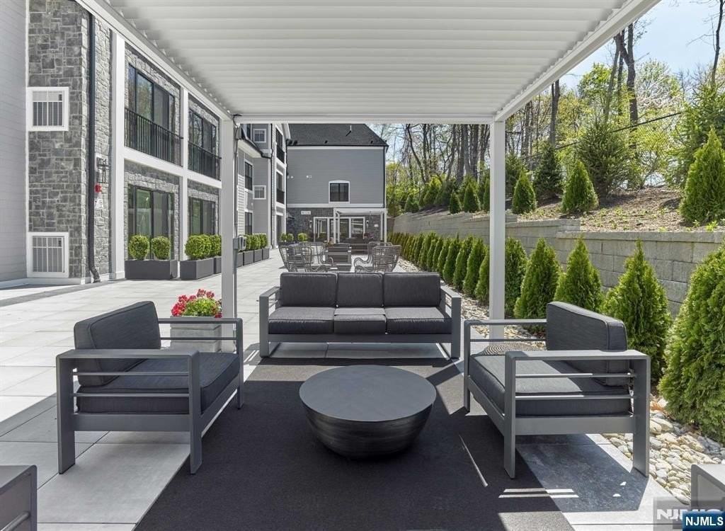 8 Tice Rd - Photo 2 of 29