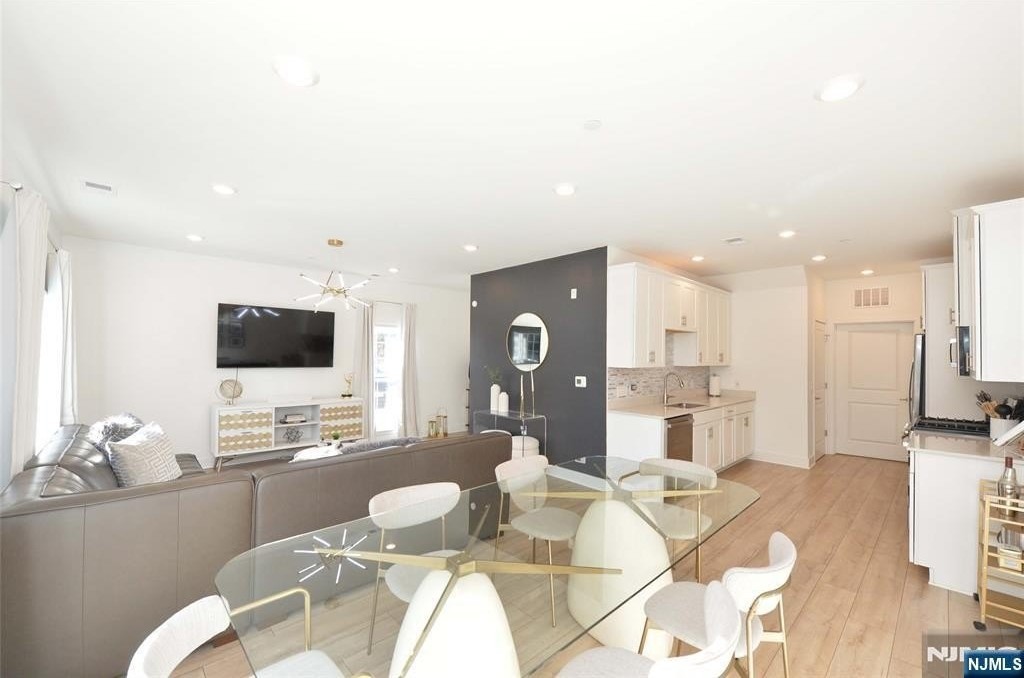 92 Harvest Way - Photo 4 of 19