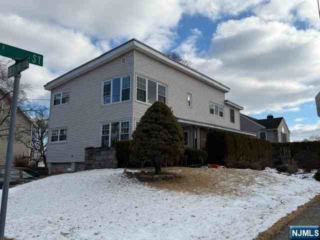 6-25 1st St 2nd Fl - Photo 3 of 27