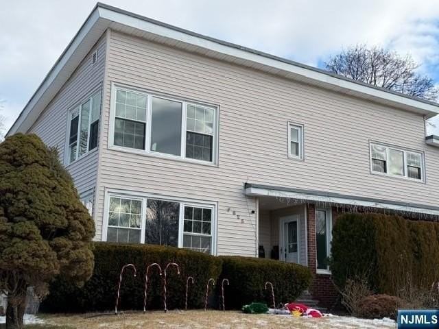 6-25 1st St 2nd Fl - Photo 4 of 27