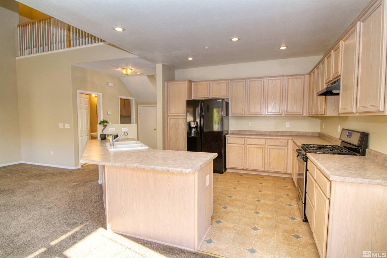 3363 Fairway Ct - Photo 2 of 21