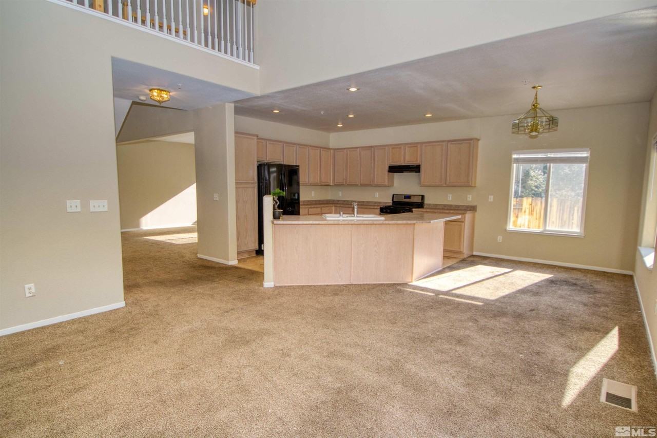 3363 Fairway Ct - Photo 3 of 21