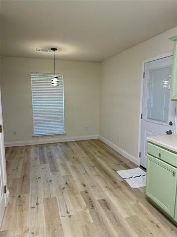 209 W Edwards St - Photo 5 of 14