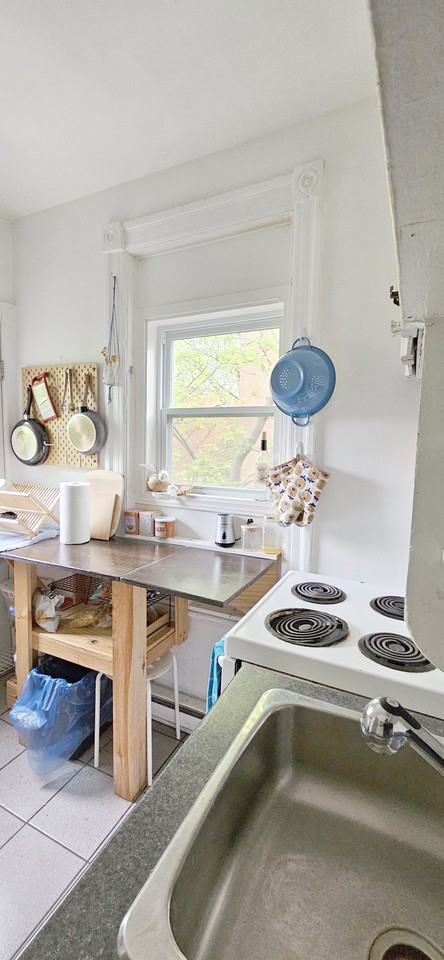 Av. Coloniale & Rue Roy E - Photo 2 of 9