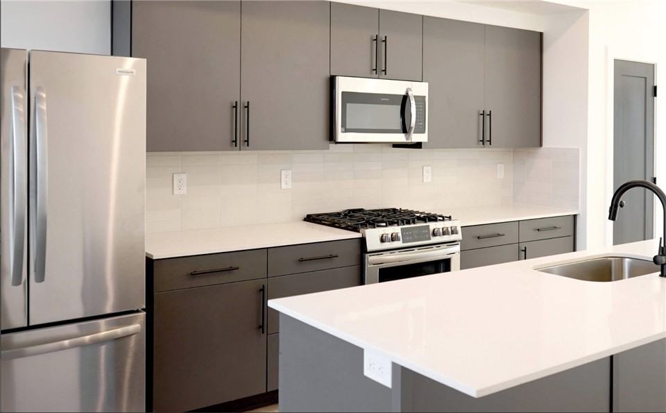 2055 S Main St - Photo 2 of 27