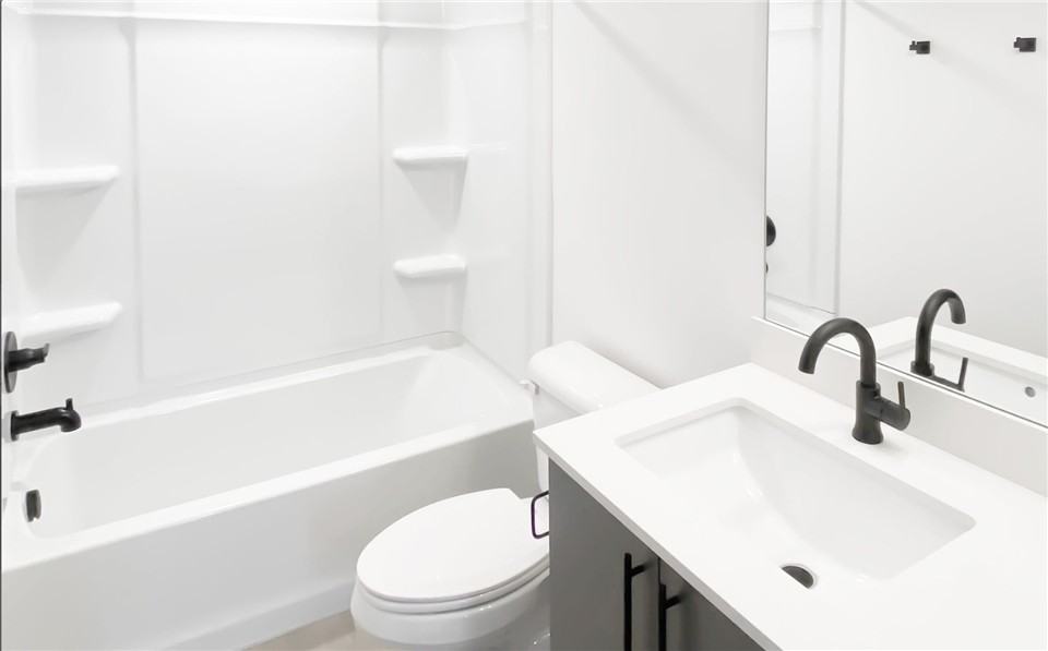 2055 S Main St - Photo 5 of 27