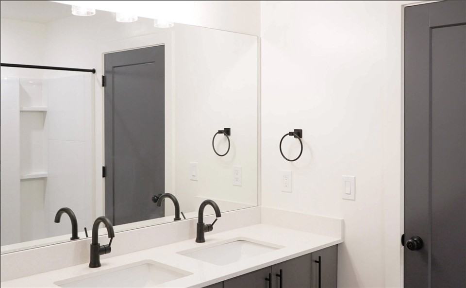 2055 S Main St - Photo 6 of 27