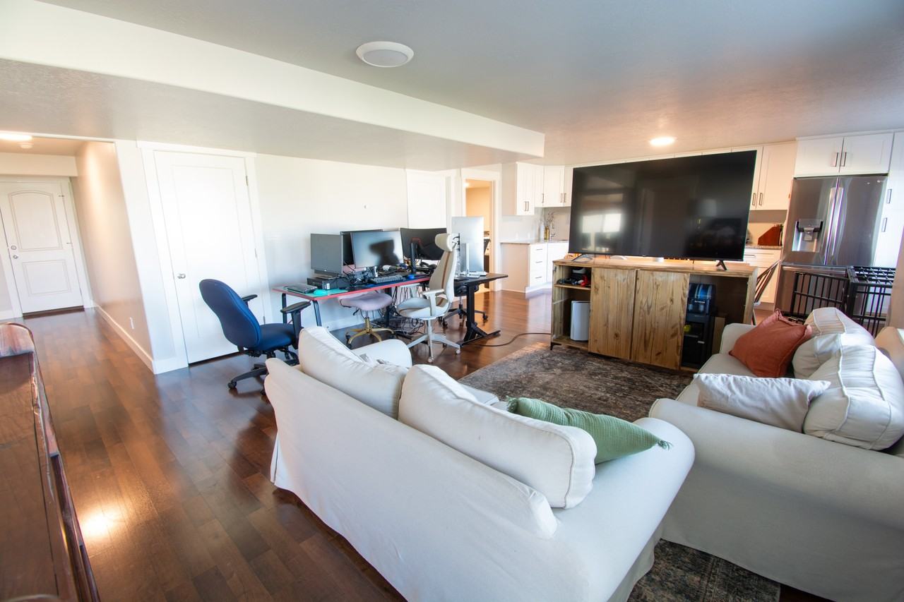 1456 W Russo Dr - Photo 2 of 14