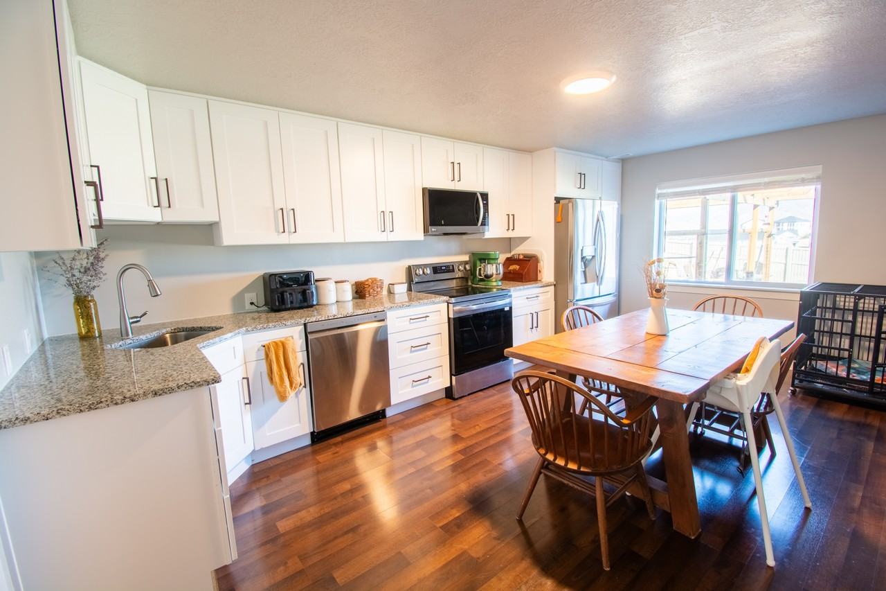 1456 W Russo Dr - Photo 4 of 14