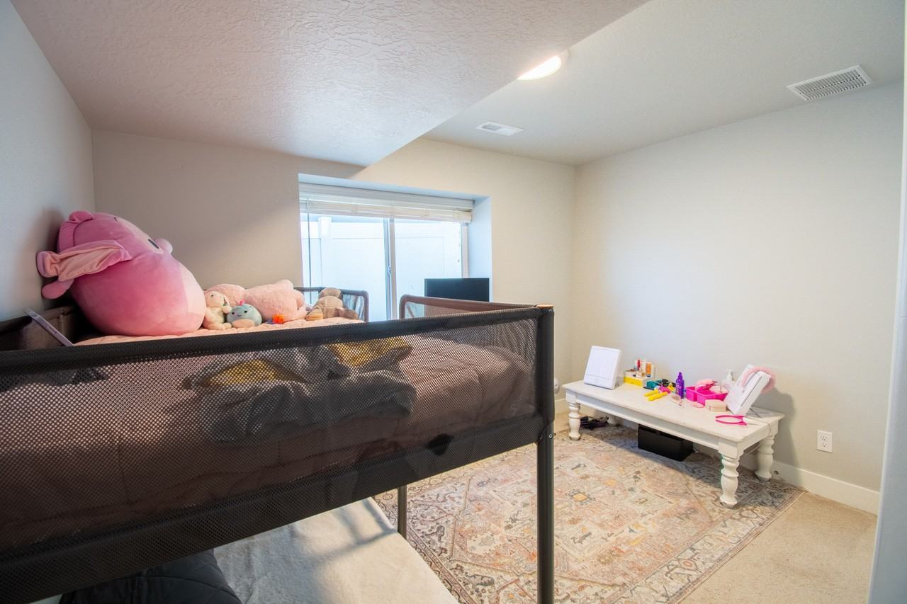 1456 W Russo Dr - Photo 7 of 14