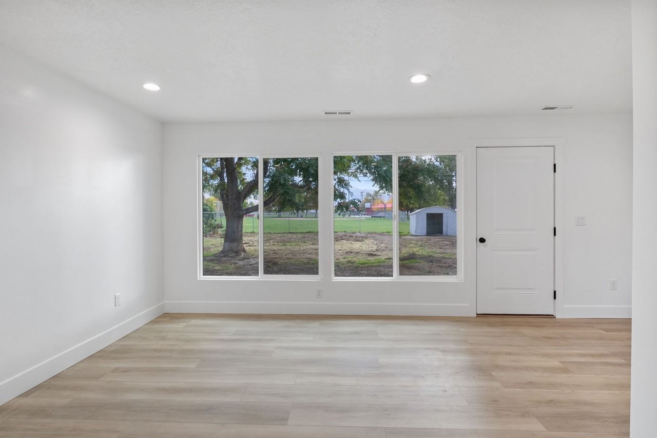 225 Ws - Photo 5 of 17