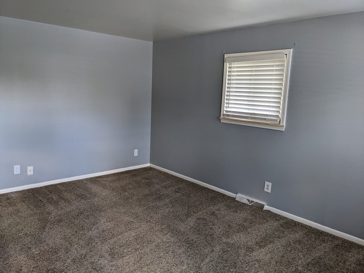 55 Burbank Ave #5 - Photo 3 of 12