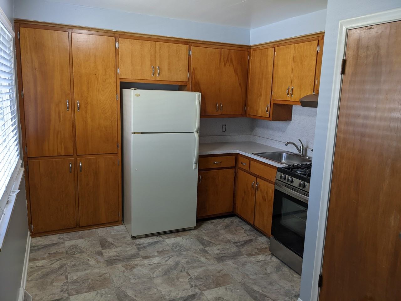 55 Burbank Ave #5 - Photo 5 of 12