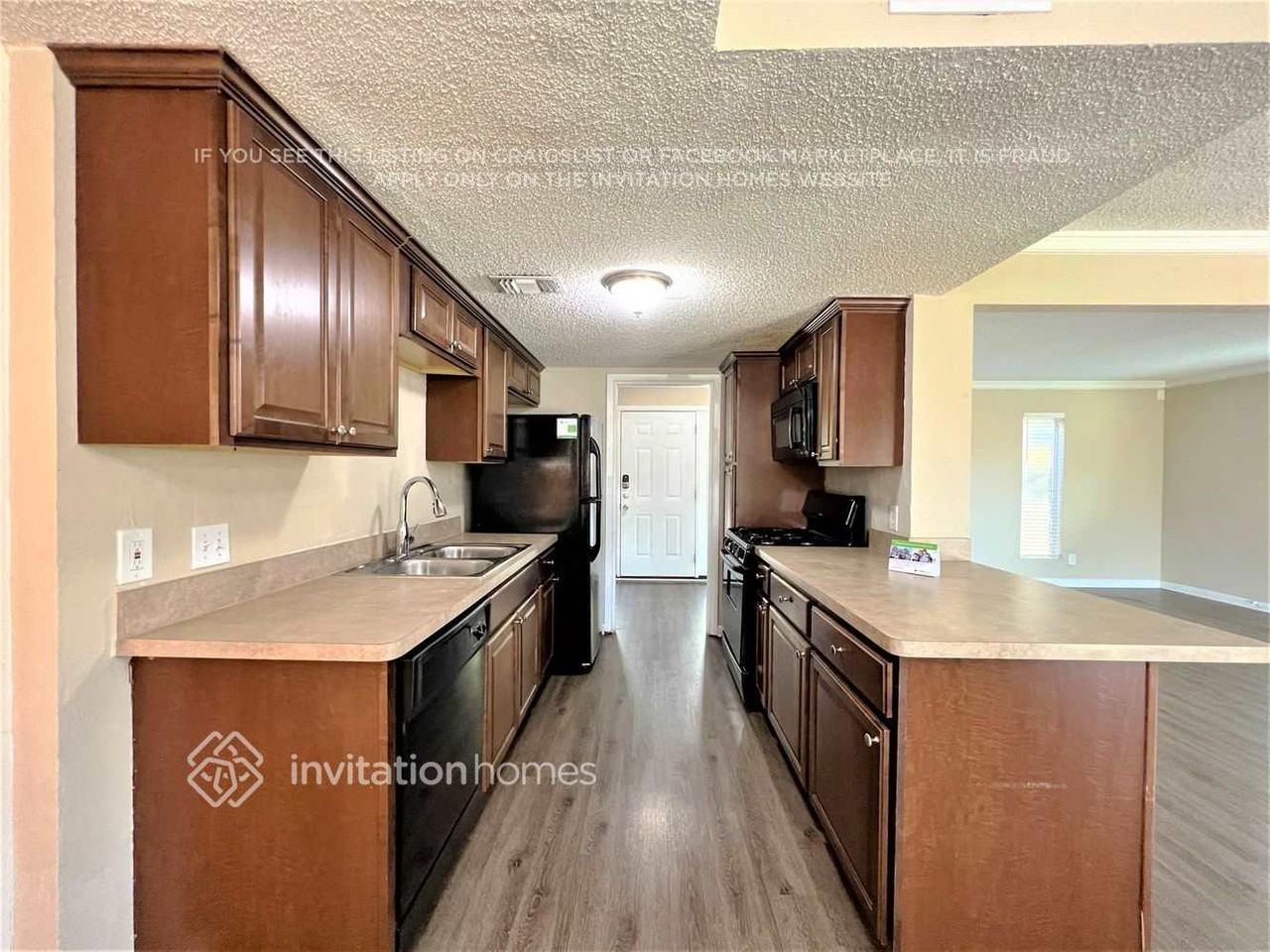 1108 Mildred Ln - Photo 3 of 11