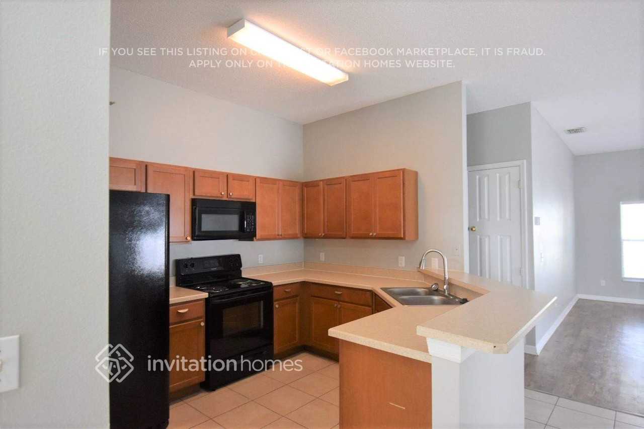 2030 Stratford Pointe Dr - Photo 4 of 10