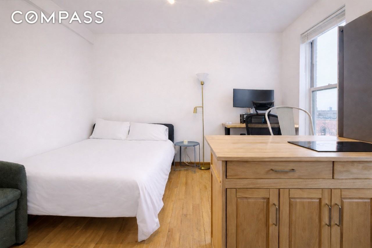 304 W 10th St #4B - Photo 2 of 9