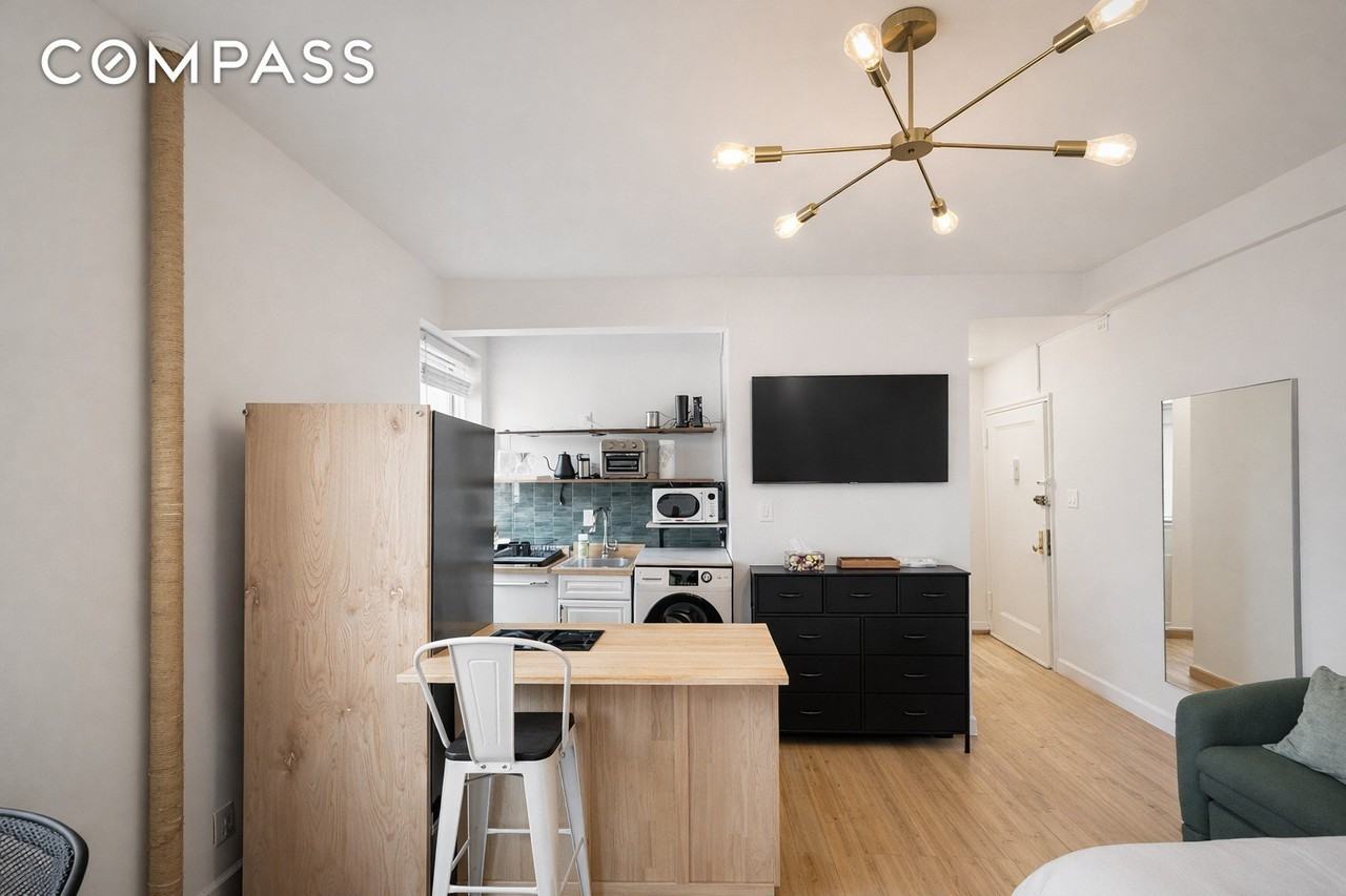 304 W 10th St #4B - Photo 3 of 9