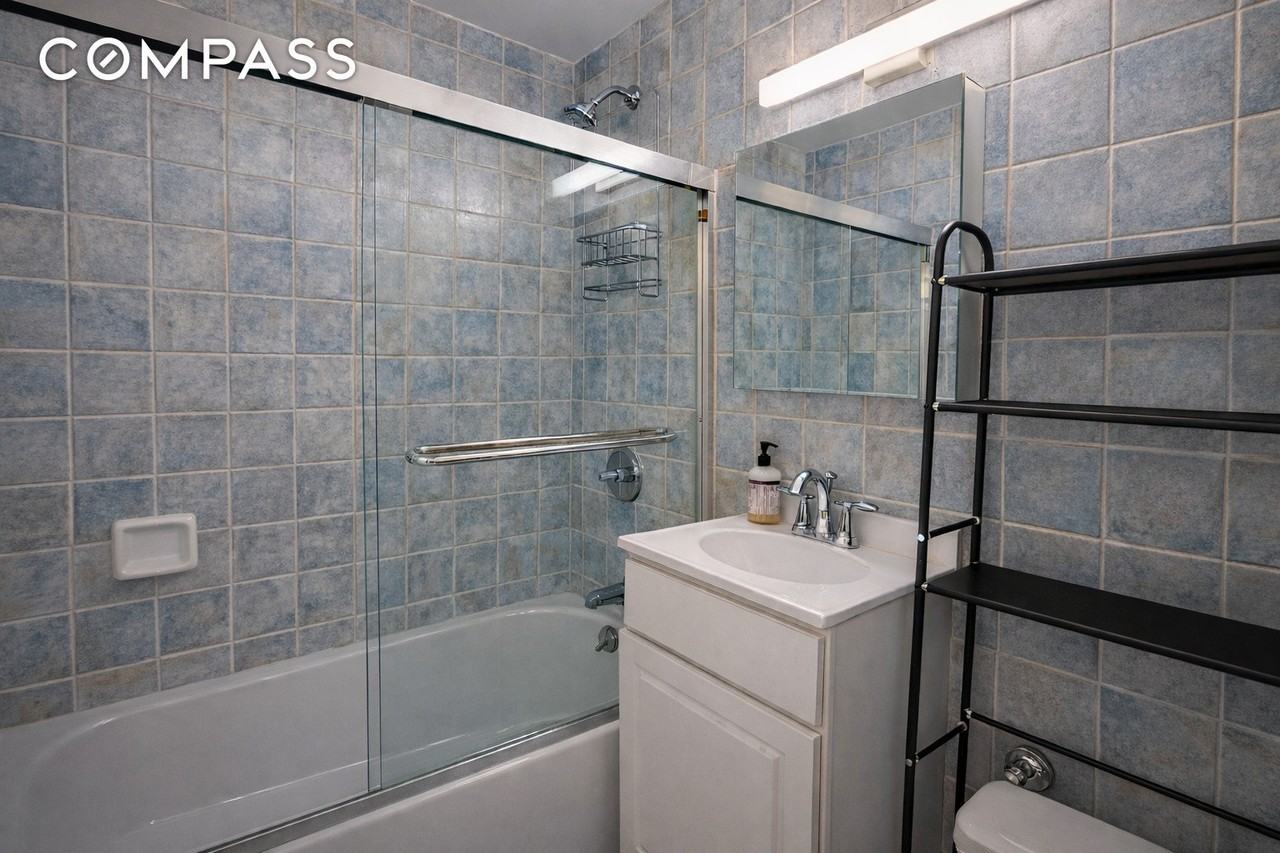 304 W 10th St #4B - Photo 6 of 9