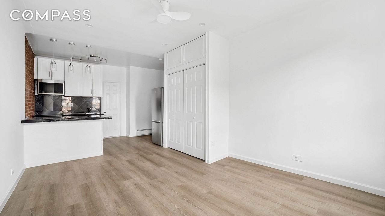 205 W 10th St #4A - Photo 2 of 4