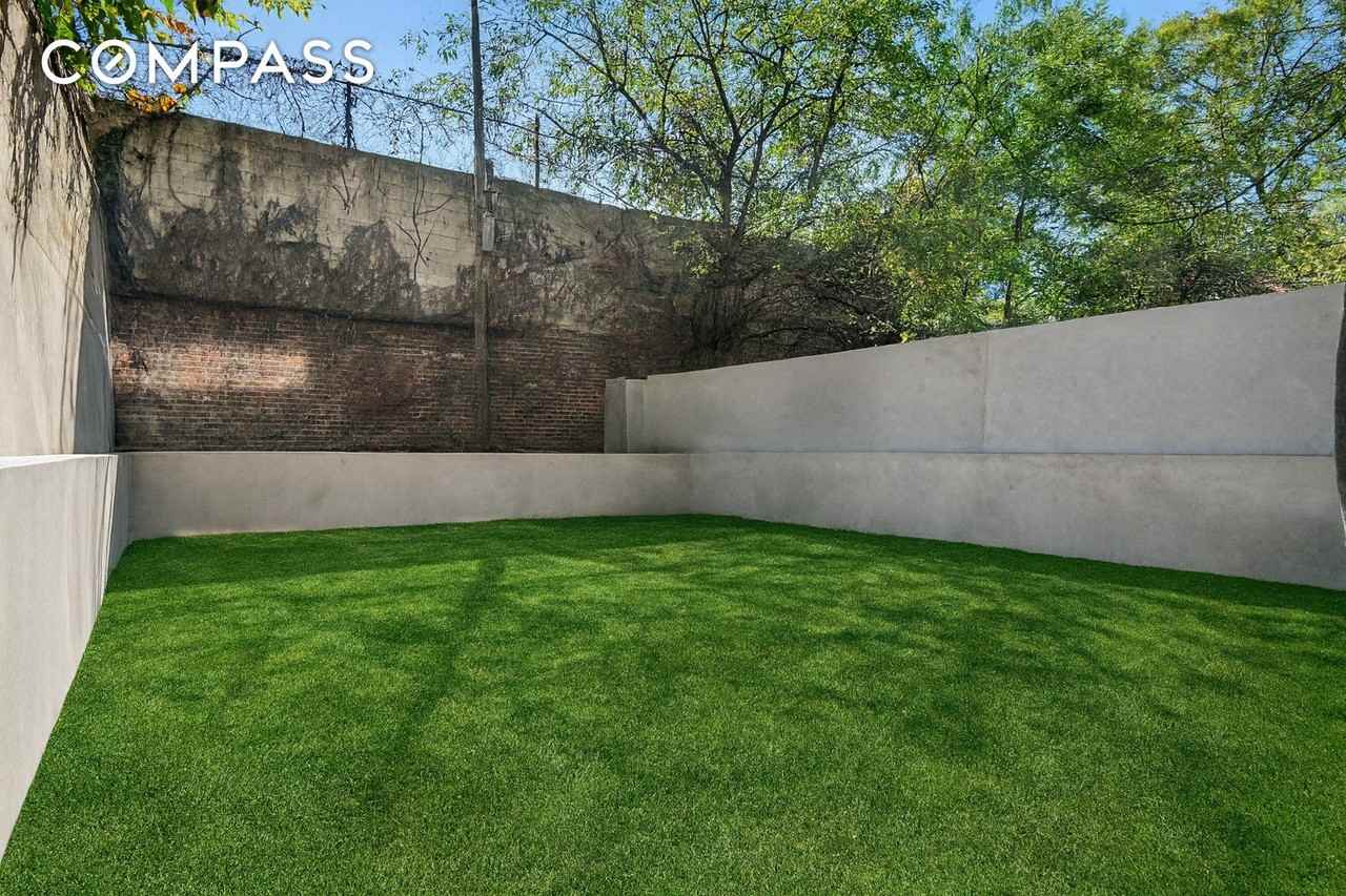 212 Montrose Ave #1B - Photo 2 of 7