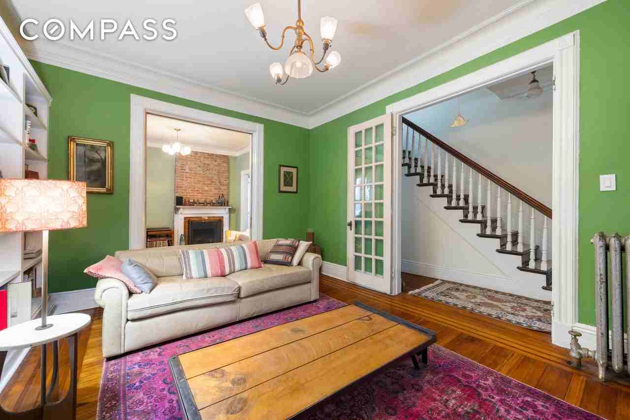 47 Adrian Ave - Photo 5 of 17