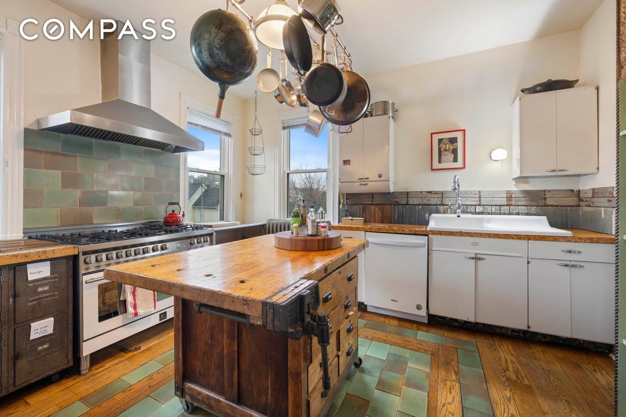 47 Adrian Ave - Photo 6 of 17